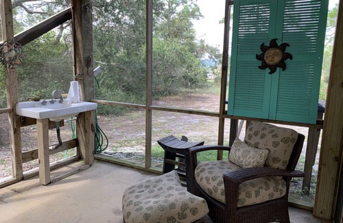 St. George Island House | Can't decide on the beach or the bay? The Seahorse Shanty is for you!
