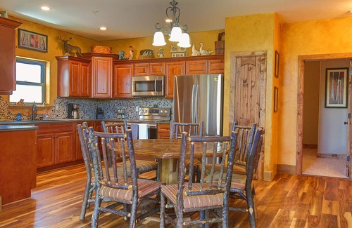 Branson Cabin | Can't miss 10-Bedroom Lakefront Lodge