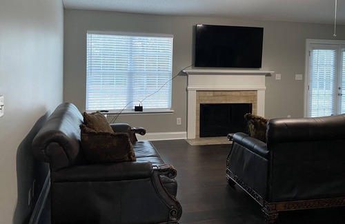 Albany House | Canaan 1: Albany’s Elite: Newly Renovated, Spacious in Wonderful Neighborhood!