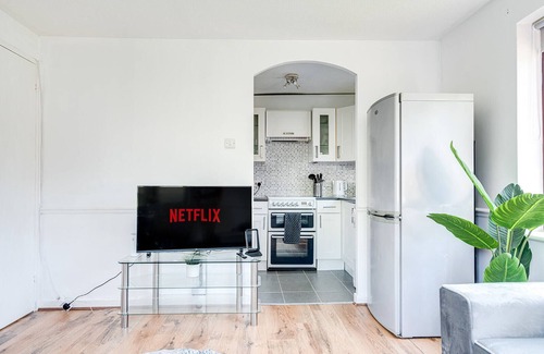 Rotherhithe Apartment | Canada Water 2-Beds, Sleeps 6, WiFi, Free Parking