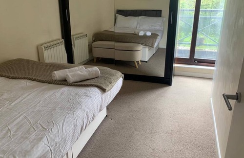 Rotherhithe Apartment | Canada Water Entire One-Bedroom Apartment