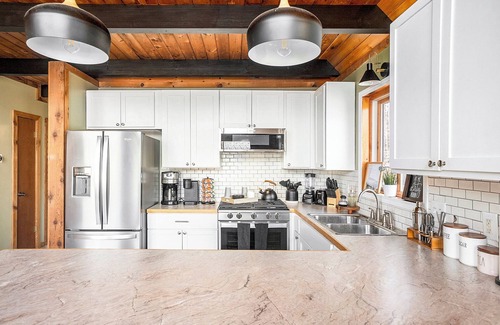 Canadian Lakes Ski Chalet | Canadian Lakes Chalet with Hot Tub & Movie Theater