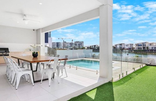 Gold Coast House | 'Canal Bliss ' 4BR Waterfront Hope Island Home