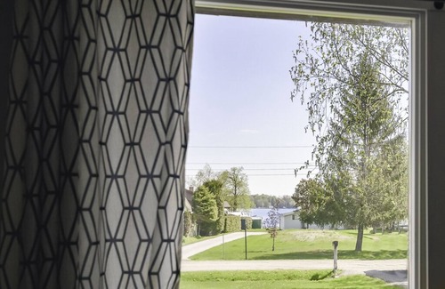 Isaacs Glen Cottage | Canal Charm: Charming Canal Cottage Retreat
