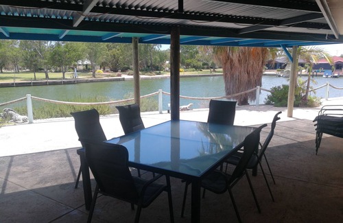 South Yunderup House | Canal Comfort.Rest & Relax ! or Play & Go adventuring.