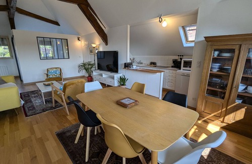 Montargis Apartment | Canal Cottage in Montargis: Charm, Gardens & Culture