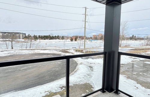 Welland House | Canal Front 3BR House in Welland