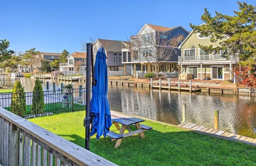 South Bethany Harbor Cottage | Canal-Front Home w/ Dock < 1/2 Mi to Beach!