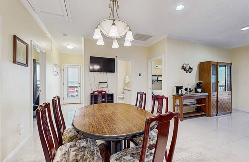 Port Bolivar House | Canal-Front Retreat with Private Boat Ramp, Hot tub, WIFI and dog-friendly