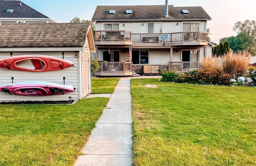 Anchor Bay Harbor House | Canal Home