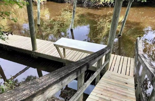 Morehead City Apartment | Canal Retreat -Full apartment – 15 minutes to Beaufort – 12 minutes to Havelock