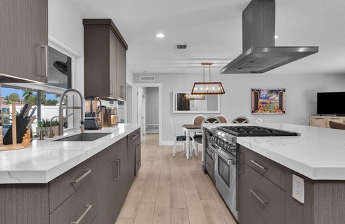 Harbor Village Villa | Canal Side 3 BR Villa W/Heated Pool 5 min to Pier