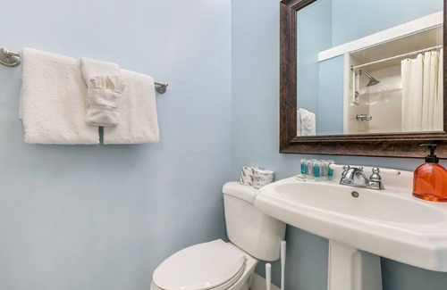 Mid-City Hotel | Canal Studio | Cozy Mid-City Vibes