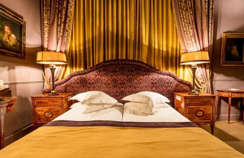 Historical Center Bruges Hotel | Canal Suites