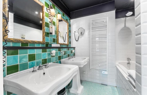 Historical Center Bruges Hotel | Canal Suites