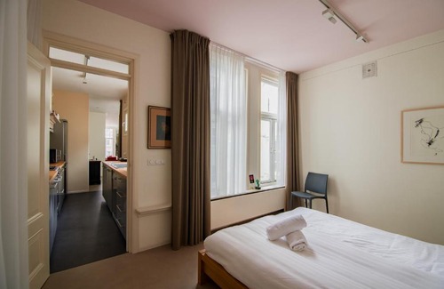 Jordaan Apartment | Canal View Apartment - Jordaan