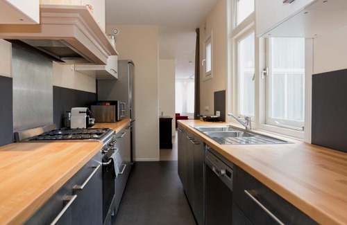 Jordaan Apartment | Canal View Apartment - Jordaan