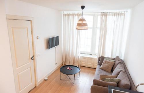 Jordaan House | Canal View Apartment