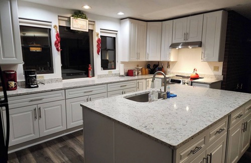 Hoodsport House | Canal View, Gameroom, 6person HotTub, Lrge Decks, Coverd Patio, DogsOK, Sleeps12