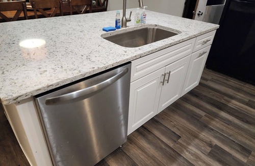 Hoodsport House | Canal View, Gameroom, 6person HotTub, Lrge Decks, Coverd Patio, DogsOK, Sleeps12