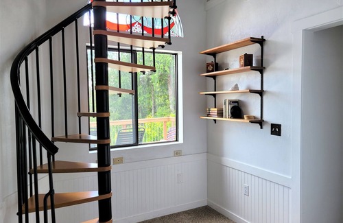 Hoodsport House | Canal View, Gameroom, 6person HotTub, Lrge Decks, Coverd Patio, DogsOK, Sleeps12