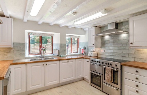 Swafield Cottage | Canal View House - UK39363