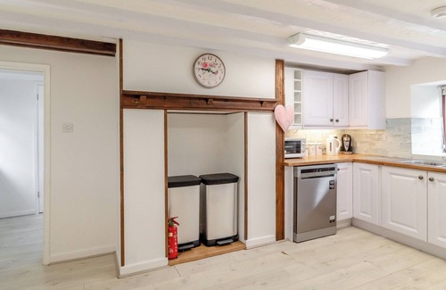 Swafield Cottage | Canal View House - UK39363
