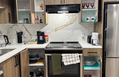 Airdrie House | Canal view Luxury modern legal walkout suite near airport