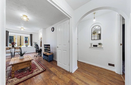 Island Gardens Apartment | Canary Wharf+ 2Bed + Free parking+ Smart TV