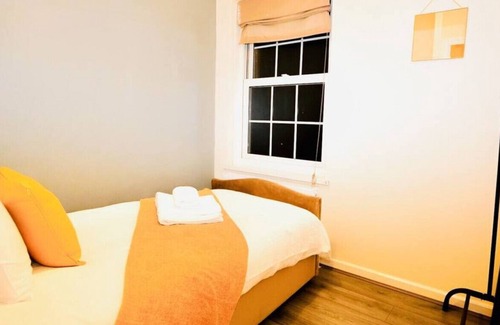 Island Gardens House | Canary Wharf · High Spec 3 Bedroom House with Parking