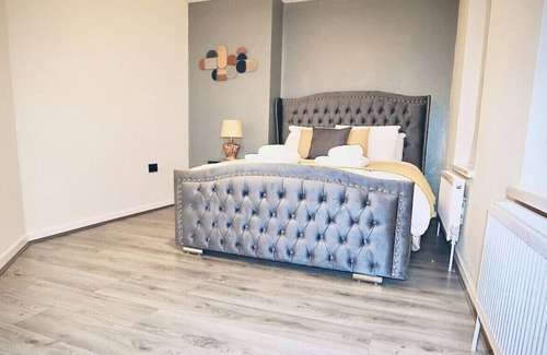 Island Gardens House | Canary Wharf · High Spec 3 Bedroom House with Parking