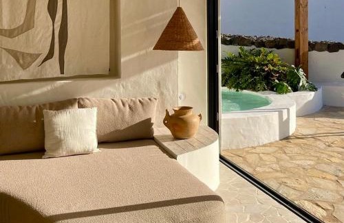 Urbanizacion Famara Villa | Canaryislandshost l Risco Suite Lanzarote