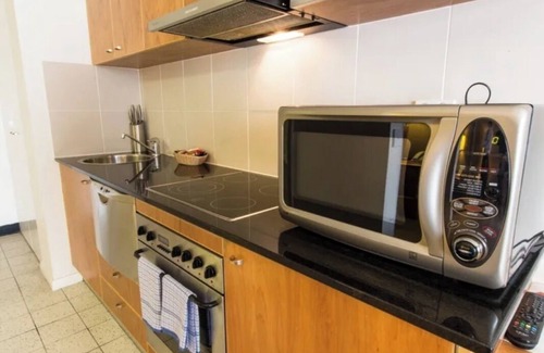 City East Apartment | Canberra city unit with pool, gym