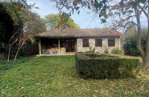 Reid Cottage | Canberra cottage, across from the War Memorial, walk to the CBD