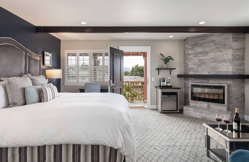 Northwest Carmel Hotel | Candle Light Inn