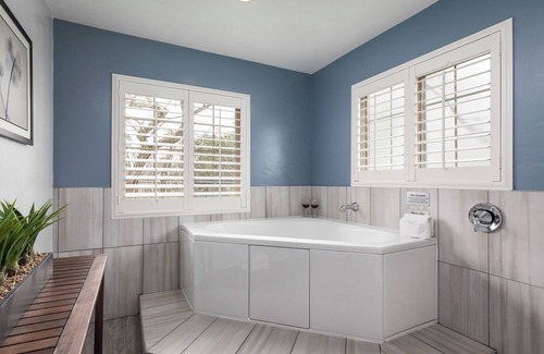 Northwest Carmel Hotel | Candle Light Inn