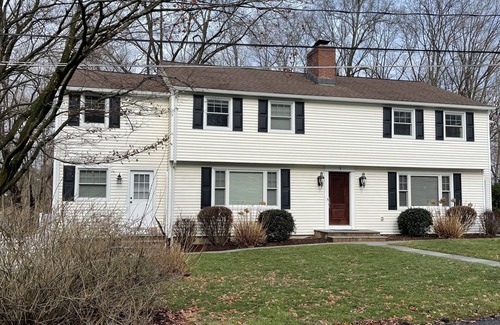 Danbury House | Candlewood Lake Family Fun