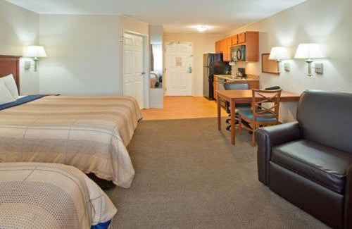 Aurora Hotel | Candlewood Suites Aurora-Naperville by IHG
