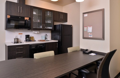 Austin Hotel | Candlewood Suites Austin Airport by IHG