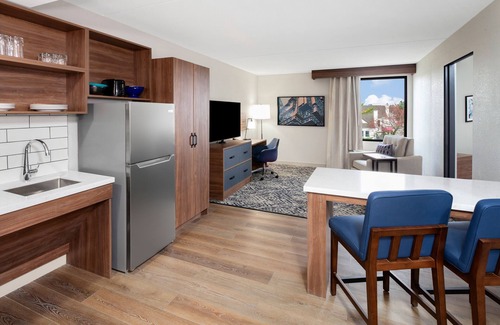 Columbus Hotel | Candlewood Suites Columbus North – Worthington by IHG
