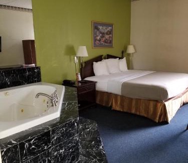 Columbus Hotel | Candlewood Suites Columbus North - Worthington by IHG