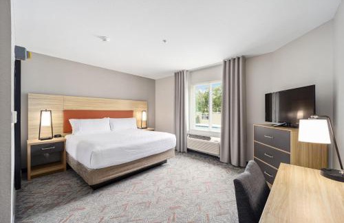 Ocala Hotel | Candlewood Suites - Ocala I-75 by IHG