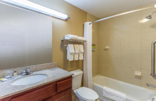South Bend Hotel | Candlewood Suites South Bend Airport by IHG