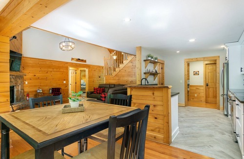 Fletcher Cabin | Cane Creek Cabin | Game Room, Pet Friendly & 25 min. to Downtown Asheville!
