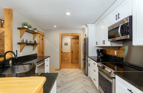Fletcher Cabin | Cane Creek Cabin | Game Room, Pet Friendly & 25 min. to Downtown Asheville!