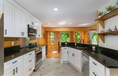 Fletcher Cabin | Cane Creek Cabin | Game Room, Pet Friendly & 25 min. to Downtown Asheville!