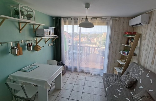 Les Arenes Apartment | Canet air-conditioned cabin apt 700m from the beach / Swimming pools, paddling pool and parking