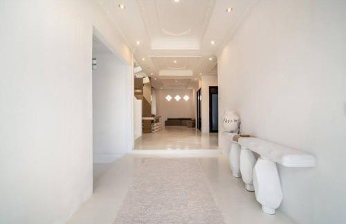 Berawa Villa | Canggu Modern Mansion - 5 mins to Finns Beach Club