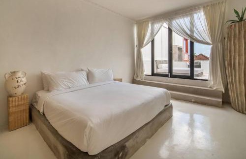 Berawa Villa | Canggu Modern Mansion - 5 mins to Finns Beach Club