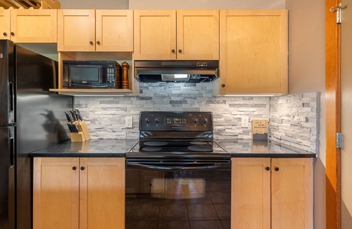 Cougar Creek Resort | Canmore Penthouse Loft/Round Heated Outdoor Pool